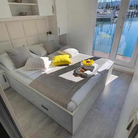 ポルトローシュFloating Sea House Soncekアパートメント エクステリア 写真